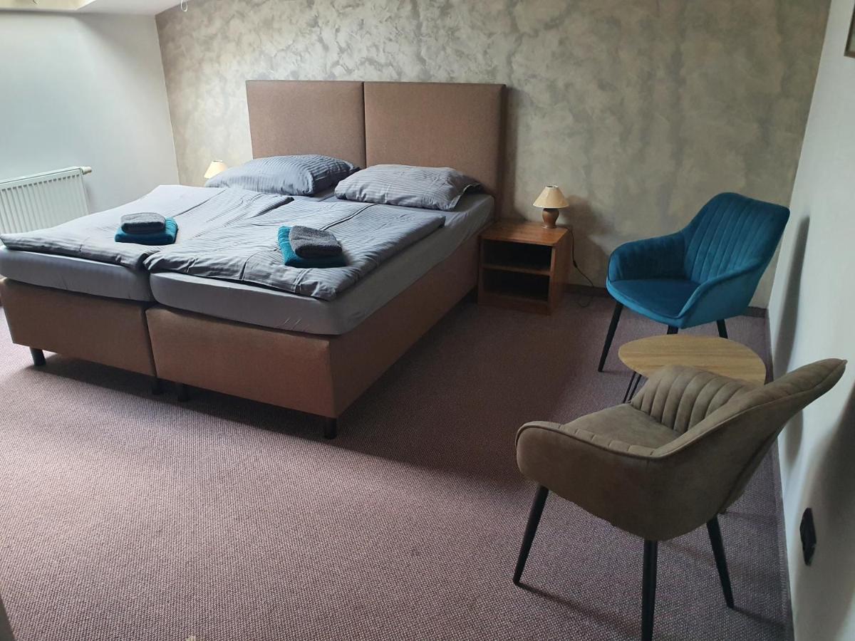 Penzion Bily Beranek Kadaň Exteriör bild